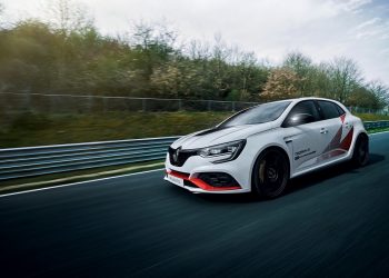 Nový Renault Megane RS TROPHY-R je opäť kráľom severnej slučky!