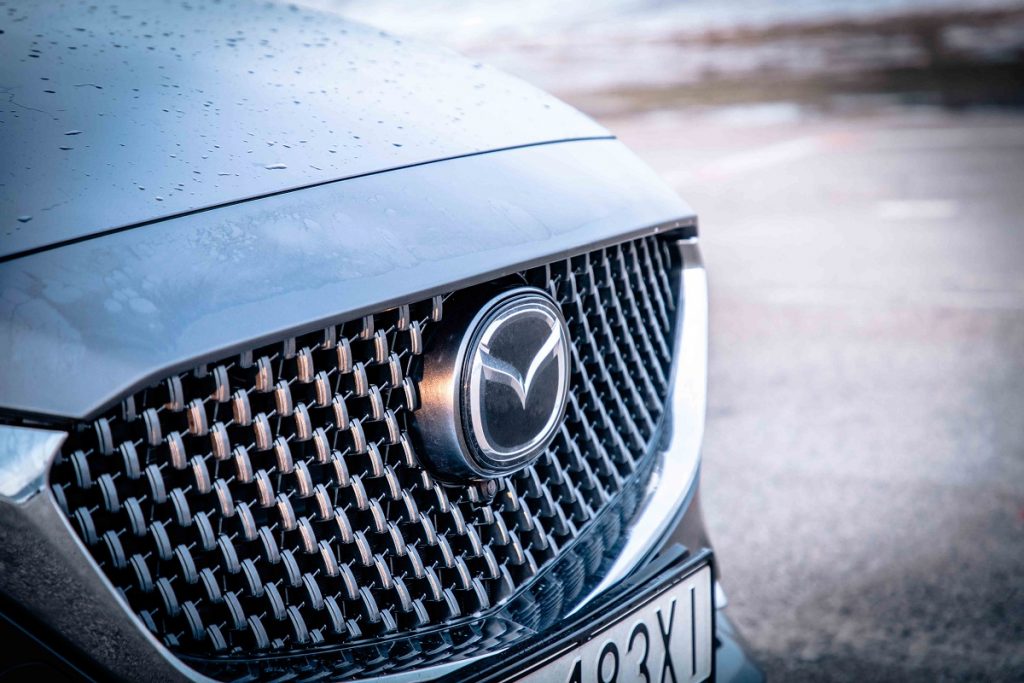 Modernizovaný predný gril dodáva modelu Mazda 6 autentickú atmosféru