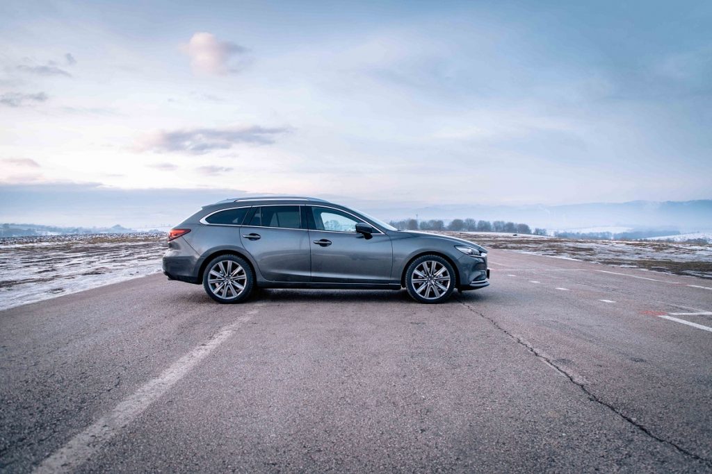 Elegantná bočná silueta modelu Mazda 6 Wagon