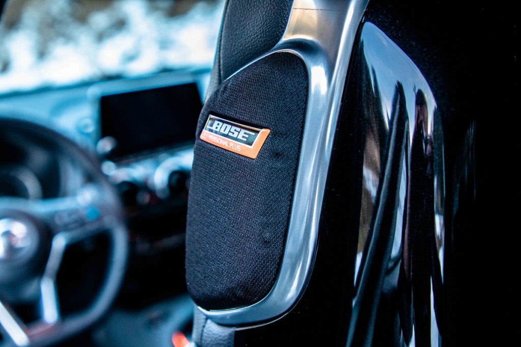 Frajerinkou nového modelu Nissan Juke sú reproduktory audia značky Bose integrované v hlavových opierkach predných sedadiel
