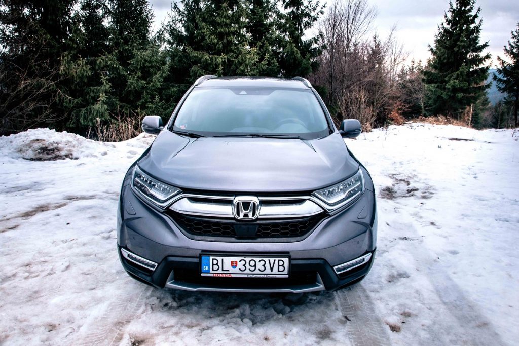 Predné partie najnovšieho modelu Honda  CR-V pôsobia vyslovene robustným dojmom