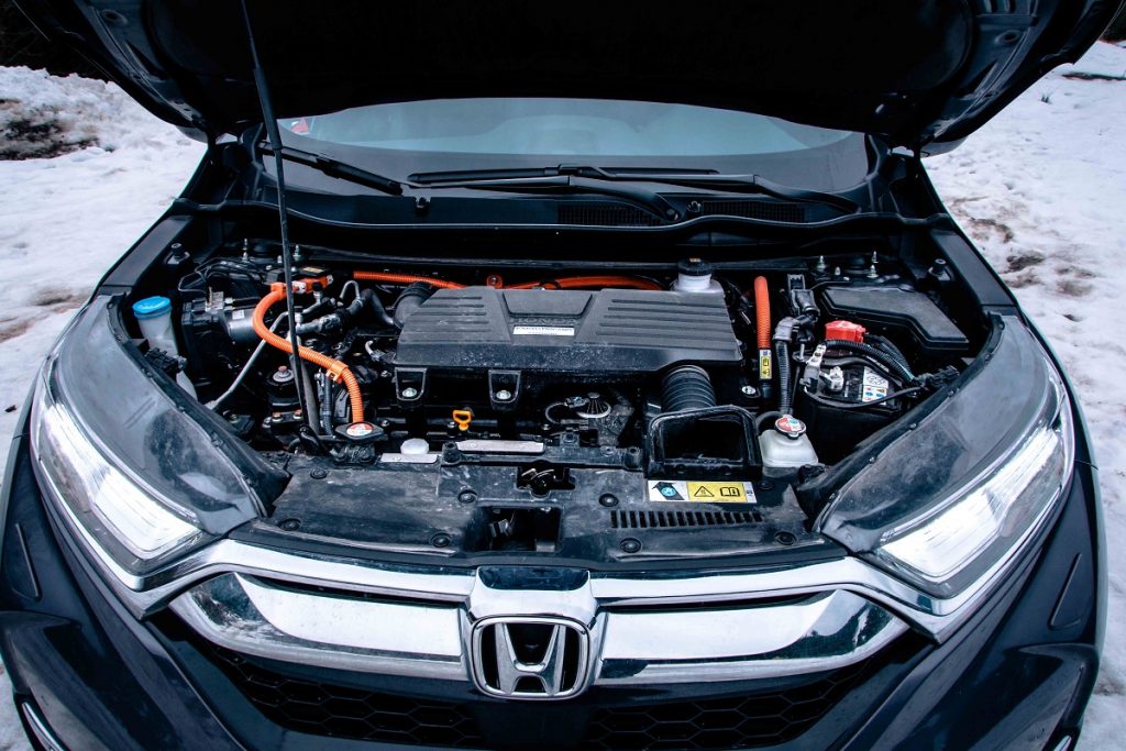 Hybrid i-MMD využíva konštrukčne jednoduchý atmosférický benzínový 2-liter 