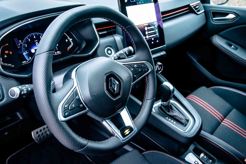 Strmé a citlivé riadenie patrí k ozdobám nového modelu Clio