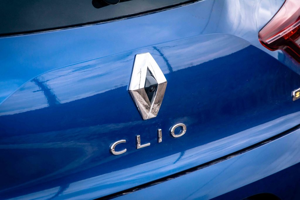 Model Clio patrí dlhodobo k najpredávanejším automobilom v Európe a momentálne má Renault v ponuke už jeho V. genráciu