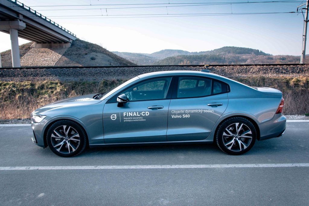 Elegantná limuzína Volvo S60 je súrodencom praktického kombi V60