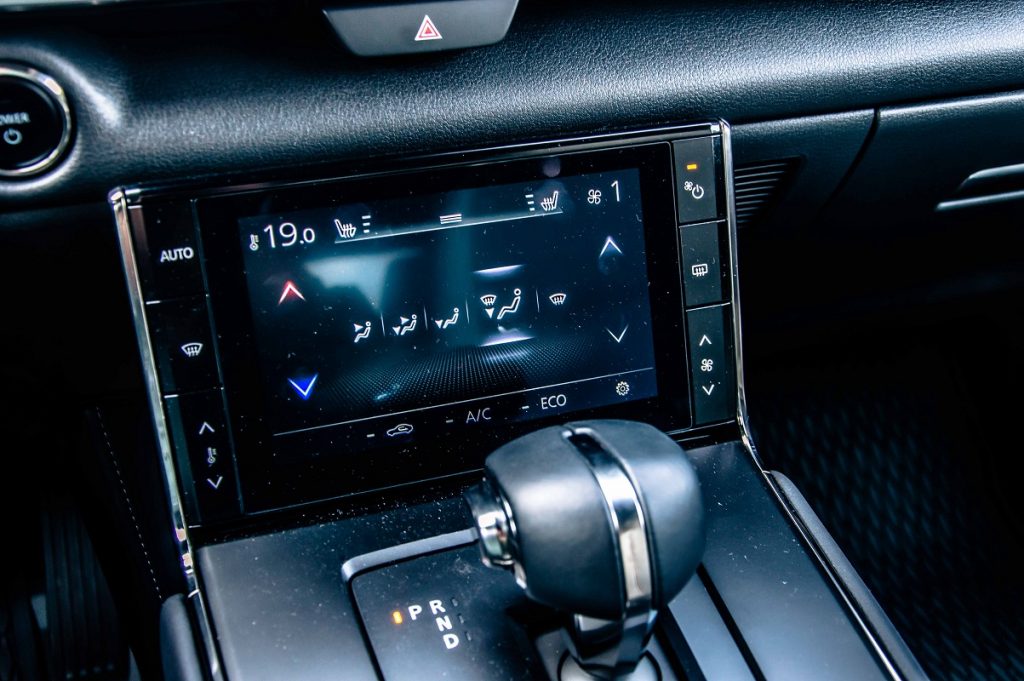 V modeli značky Mazda sa premiérovo objavuje digitálne ovládanie klimatizácie