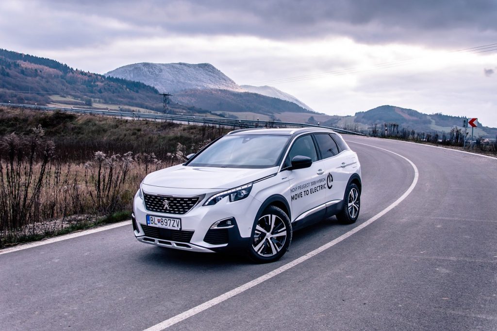 Test Peugeot 3008 Hybrid4