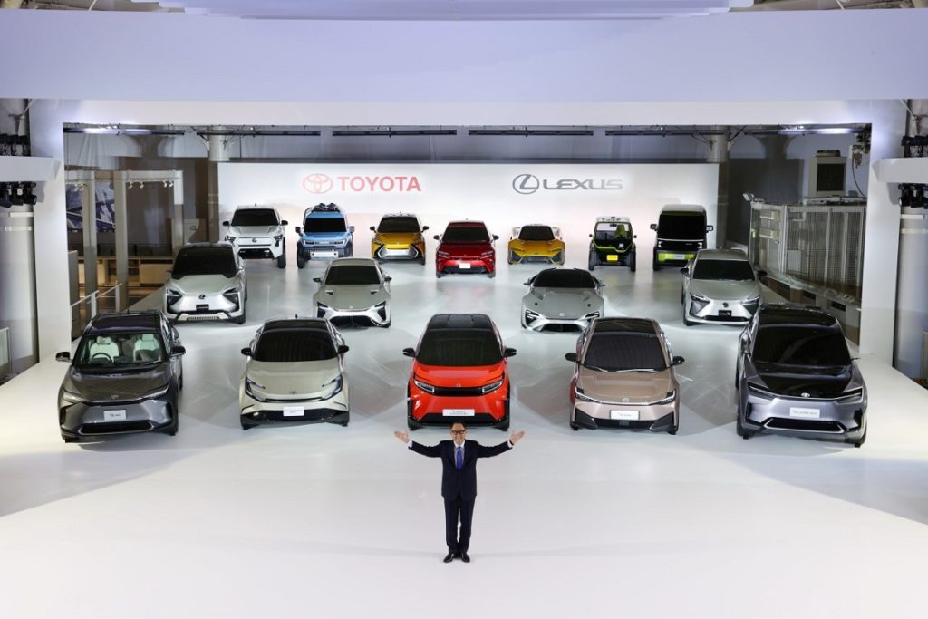 Toyota predstavila komplatnú paletu elektrických konceptov