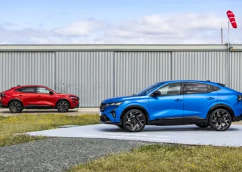NAJVÝKONEJŠŠÍ RENAULT RAFALE E-TECH 4X4 300 K DOSTUPNÝ NA SLOVENSKU