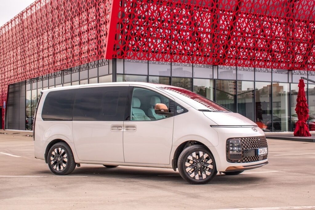 Test Hyundai Staria