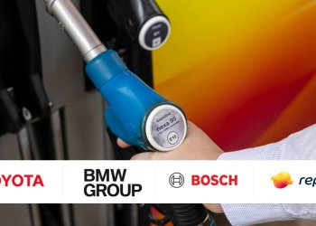 Toyota a BMW testujú vozidlá spaľujúce stopercentne obnoviteľný benzín